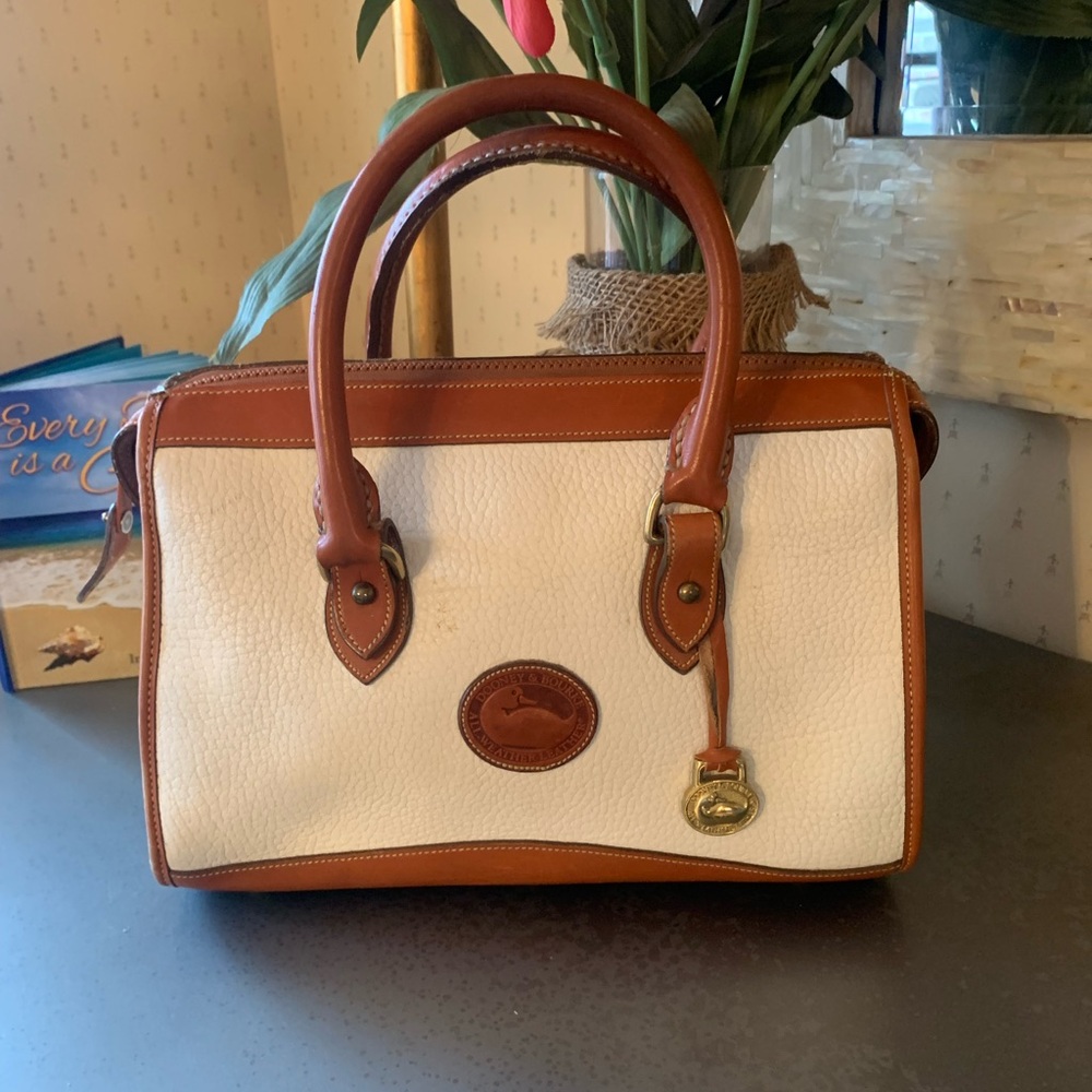 VINTAGE, Dooney BOURKE, CREAMY WHITE Pebble Leather satchel. TAN interior, zips.